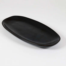 Lade das Bild in den Galerie-Viewer, Servierschale Keramik 22 cm – Schwarze Schale Goma, Spülmaschinenfest – Bild 2