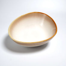 Lade das Bild in den Galerie-Viewer, Servierschale Keramik 16 cm – Charlotte Servierschale Beige-Gold, Spülmaschinenfest – Bild 5