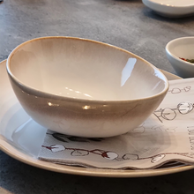 Lade das Bild in den Galerie-Viewer, Servierschale „Charlotte“ Ø 16 cm – gedeckter Tisch mit Besteck