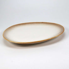 Lade das Bild in den Galerie-Viewer, Servierteller Oval Keramik 33 cm – Charlotte, Beige-Gold, Spülmaschinenfest – Bild 3