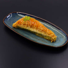 Lade das Bild in den Galerie-Viewer, Serviertellerchen Keramik 27 cm – Blau-Grün-Gold Servierteller Gothenburg – Handbemalt
