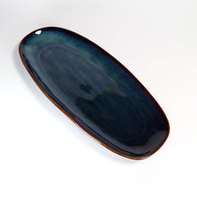 Lade das Bild in den Galerie-Viewer, Serviertellerchen Keramik 27 cm – Blau-Grün-Gold Servierteller Gothenburg – Handbemalt – Bild 2