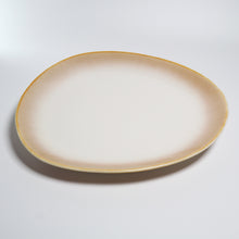 Lade das Bild in den Galerie-Viewer, Speiseteller Keramik „Charlotte“ Ø 26 cm – Beige-Gold, Hauptansicht
