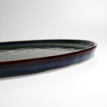 Lade das Bild in den Galerie-Viewer, Rückansicht eines Keramik Speisetellers Ø 28 cm „Gothenburg“ – hochwertige handbemalte Unterseite.