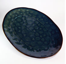 Lade das Bild in den Galerie-Viewer, Speiseteller Keramik 31 cm – Blau-Grün-Gold Speiseteller Gothenburg – Handbemalt – Hauptansicht