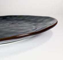 Lade das Bild in den Galerie-Viewer, Speiseteller Keramik 31 cm – Blau-Grün-Gold Speiseteller Gothenburg – Handbemalt – Seitenansicht