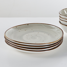 Lade das Bild in den Galerie-Viewer, Rückansicht Vorspeisenteller „Potosi Creme“ Ø 21 cm – handbemalte cremefarbene Keramik mit braunem Rand