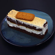 Kadum Frühstücksteller 21 cm – Serviervorschlag mit Kuchen, handbemalt in Blau-Grün-Gold