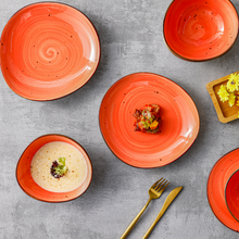 Lade das Bild in den Galerie-Viewer, Detailansicht der handbemalten Glasur – Serie „Papaya Creme“ in leuchtendem Orange
