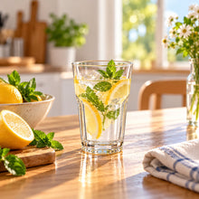 Lade das Bild in den Galerie-Viewer, OONYQ Essential Longdrink 330 ml – bruchsicheres Longdrinkglas aus Tritan mit Zitronenlimonade in der Küche
