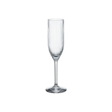 Lade das Bild in den Galerie-Viewer, OONYQ Striped Champagne 180 ml – bruchsichere Sektflöte aus Tritan mit Rillenoptik – Produktansicht
