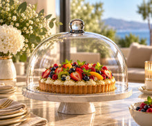Lade das Bild in den Galerie-Viewer, OONYQ Crystal Cake Cover Ø 310 mm – bruchsichere Tortenhaube aus Tritan mit Knauf über Fruchttorte auf Tortenständer
