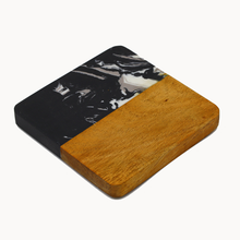 Lade das Bild in den Galerie-Viewer, Untersetzer &quot;Thasos&quot; aus schwarzem Marmor &amp; Akazienholz 9 cm | 4er Set
