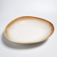 Lade das Bild in den Galerie-Viewer, Pastaschüssel Keramik „Charlotte“ Ø 22 cm – Beige-Gold, Einzelansicht
