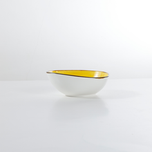 Lade das Bild in den Galerie-Viewer, Leere Salatschüssel „Potosi Sun“ Ø 15 cm – sonnengelbe Keramik mit braunem Rand
