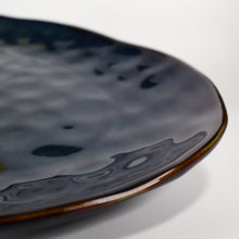 Lade das Bild in den Galerie-Viewer, Speiseteller Keramik 31 cm – Blau-Grün-Gold Speiseteller Gothenburg – Handbemalt – Detailansicht
